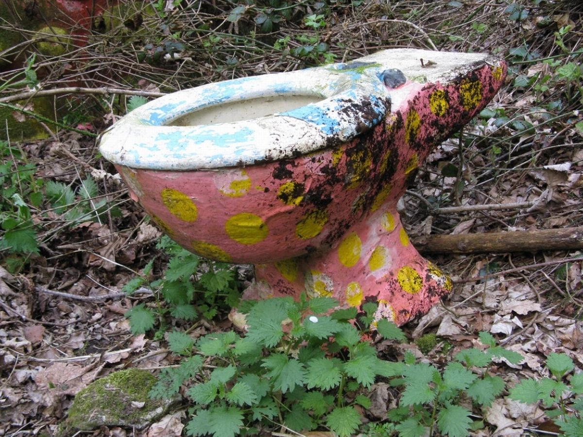 21_Mr-Blobby-theme-park-in-a-run-down-state